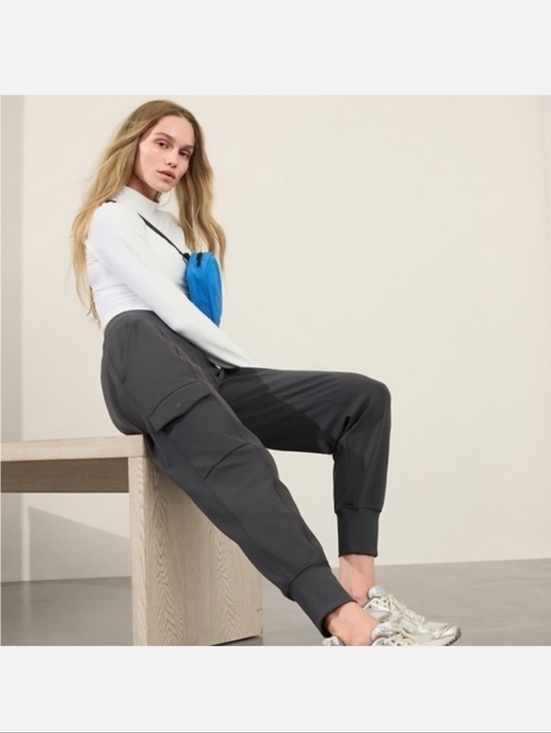 Athleta Pants - Great Athleta Cargo Joggers!!